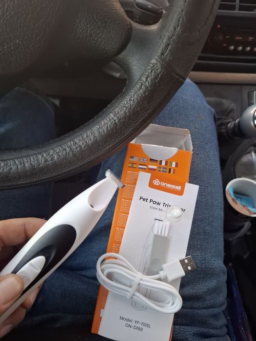 Aparat de tuns lăbuțe/urechi câini și pisici Oneisall YP-7015L cu LED, Nou