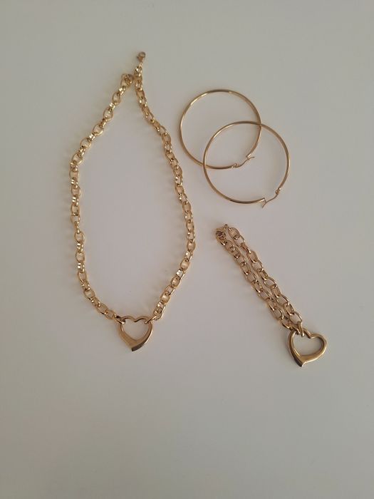 Комплект от колие, гривна и обеци