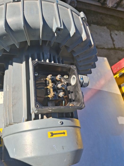 Vând suflanta de aier de 2.2kw