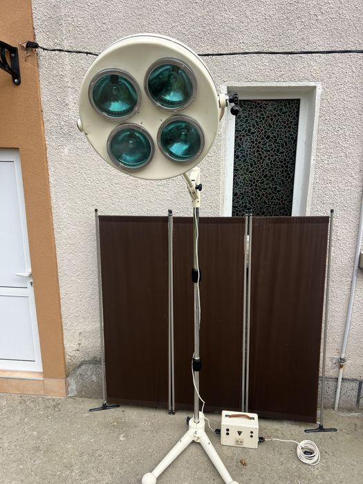 Продавам лампа операционна