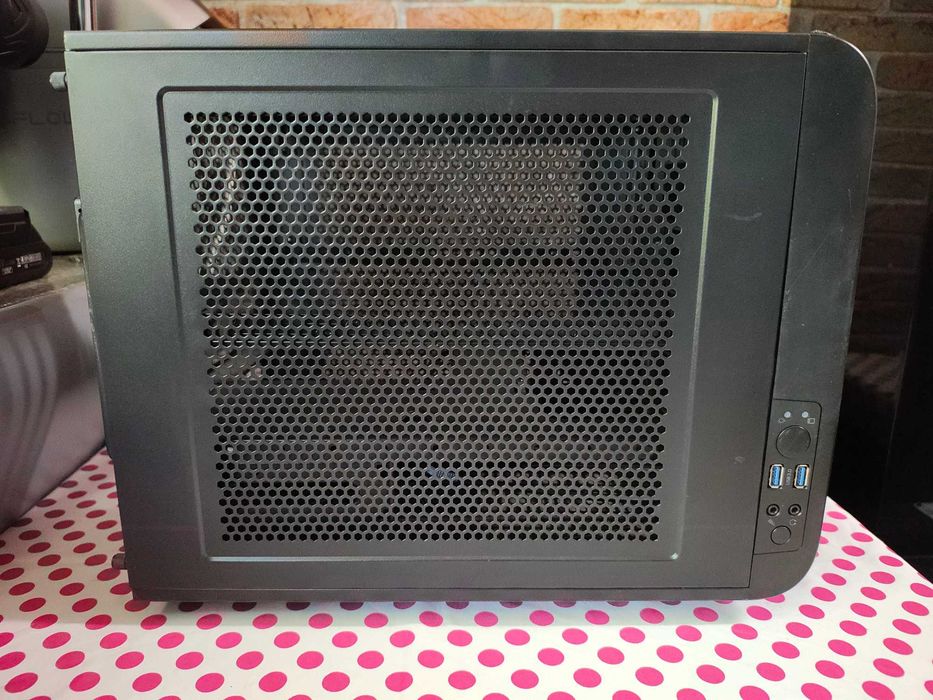 Carcasa PC Thermaltake Core V21 Cube.