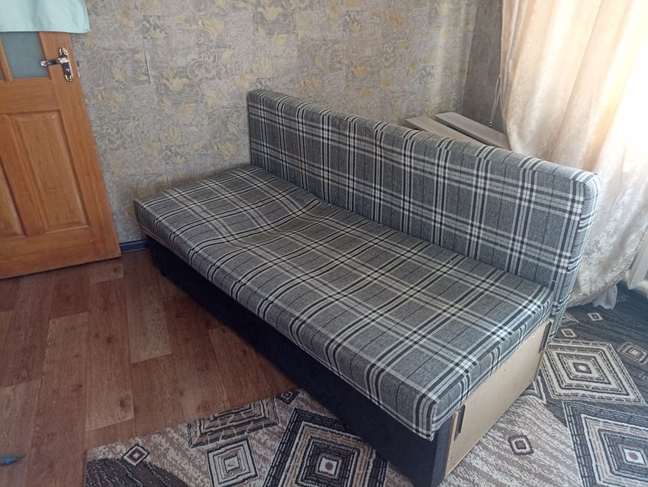 Продам срочно диван