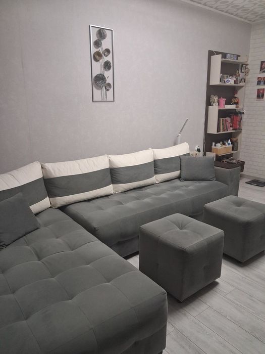 Разтягащ диван с две табуретки