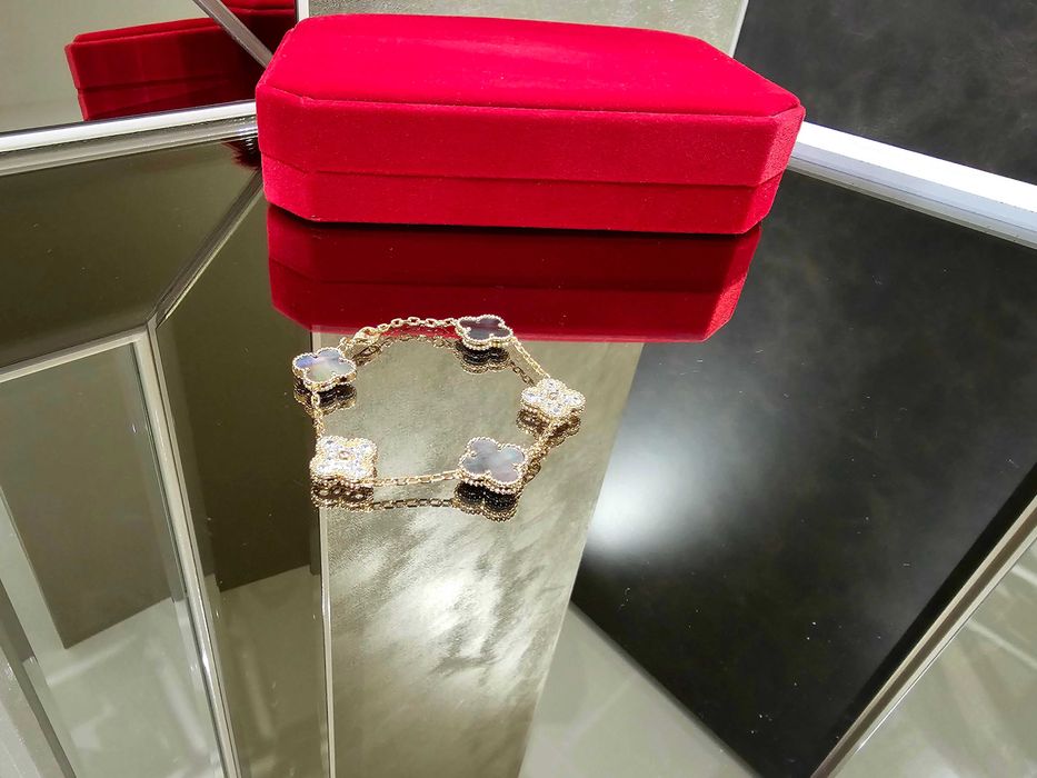 Van Cleef & Arpels VCA Rose Grey Mother Vintage Alhambra Дамска Гривна