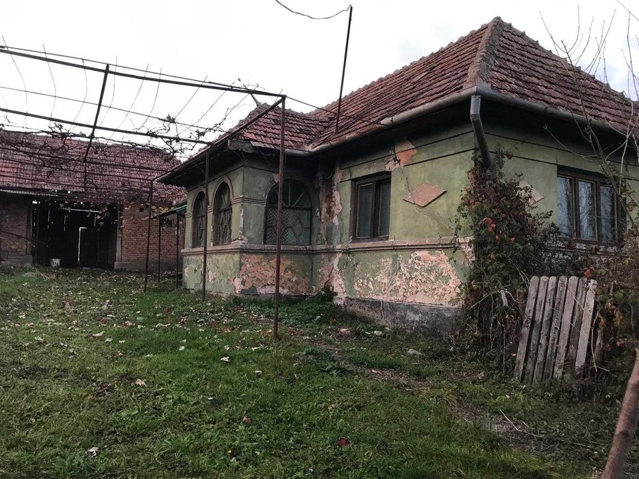 Teren intravilan cu constructii- 2.300 mp – Jac, ideal casă de vacanță