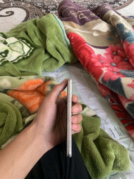 Iphone 11pro orqasi singan faqat lekin hamma joyi radnoy