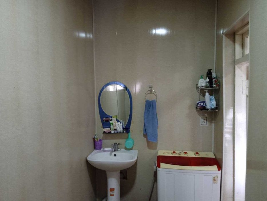 Қала орайында 108-поворот мүйеште (угловой) жайласқан жер үй сатылады