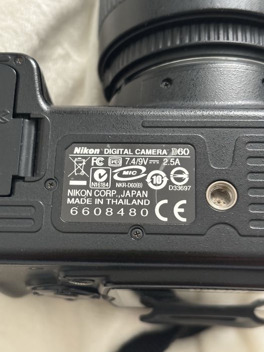 Kit DSLR Nikon D60 + obiectiv Sigma 28–300mm | Zoom puternic + baterii + încărcător + gentuță bonus