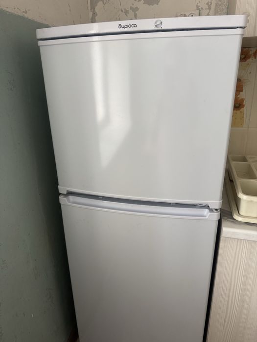 Продам холодильник -морозильник бирюса ……………