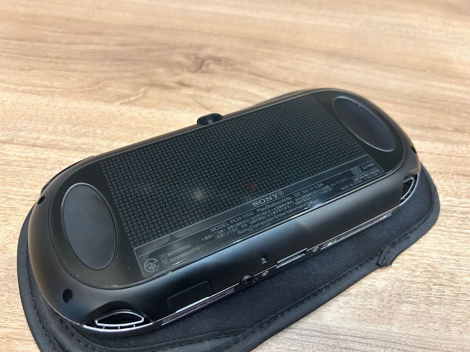 Sony PS Vita Oled – Negru  – 128GB – Modată + Jocuri