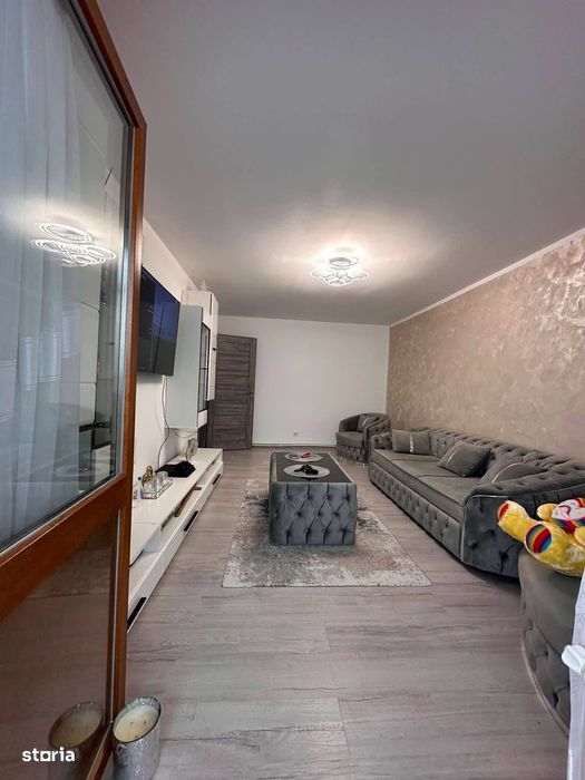 De vanzare apartament cu 3 camere si balcon, etajul 2, renovat, 70mp