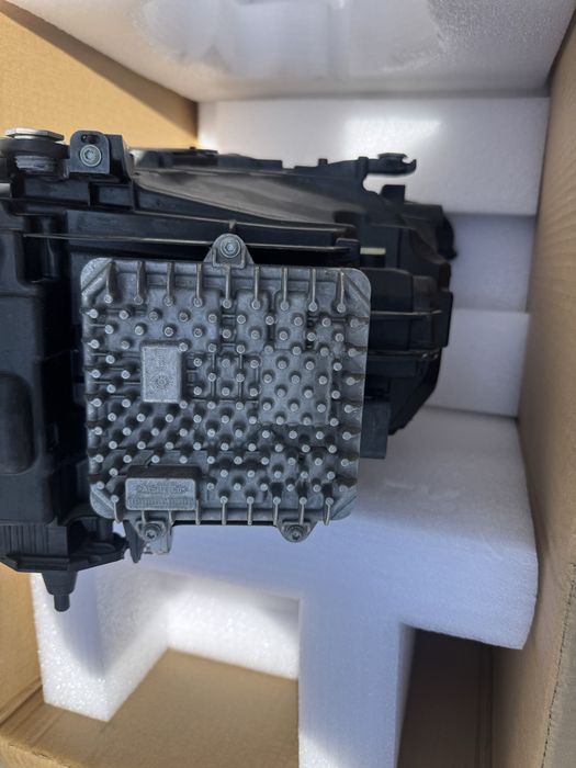 Оригинални оборудване фарове ляв и десен фар за BMW G30