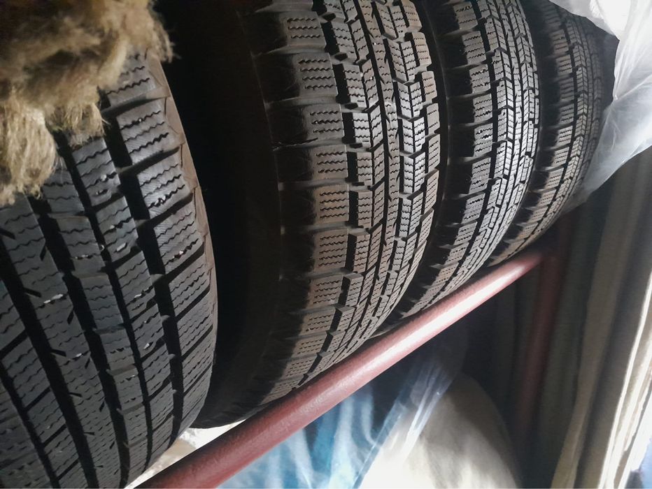 Шины всесезонка . В отличном состояний