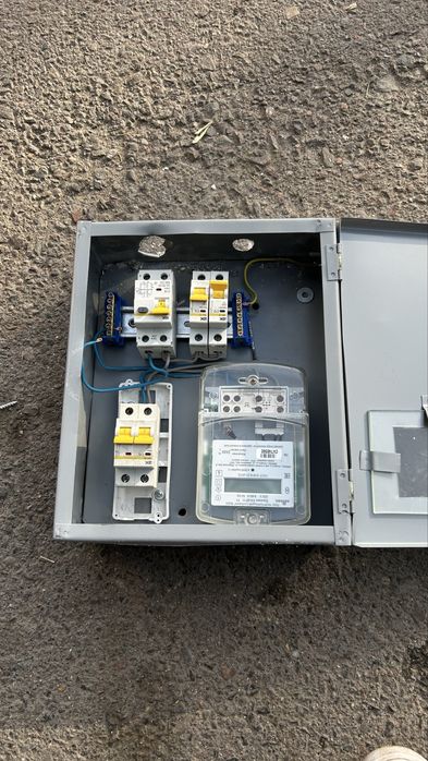 Щиток с счетчиком и автоматами