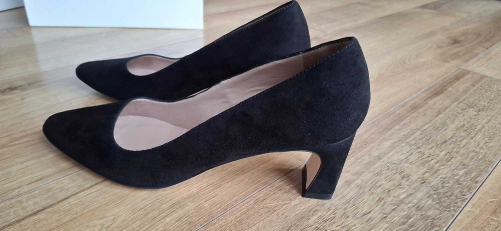 L.K.Bennett court shoes 38
