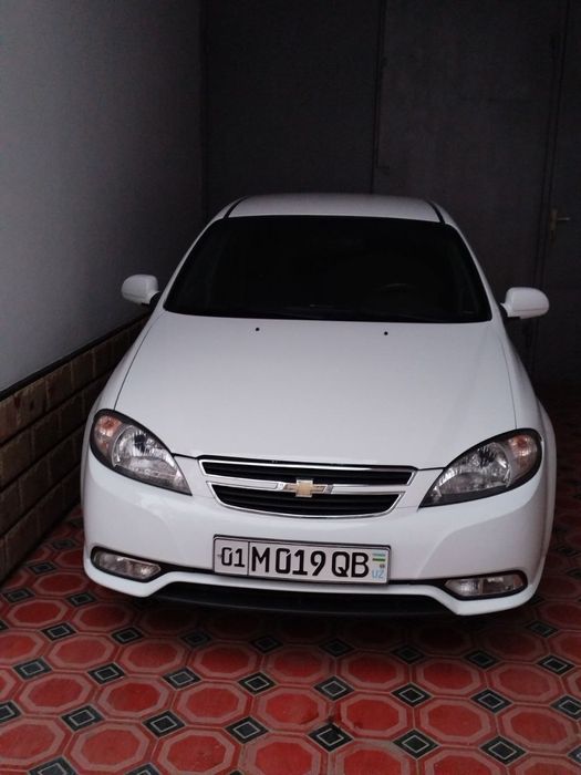 Автомобиль сотилади