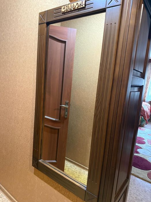 Продам зеркало с рамкой