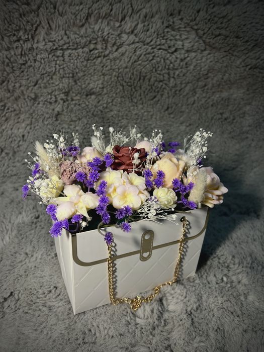 Aranjament din ceara Royal Grace