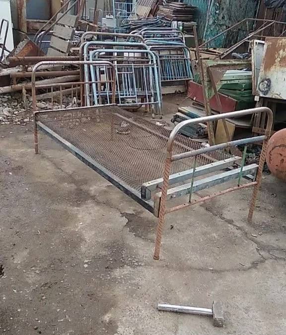 Кровать сотилади