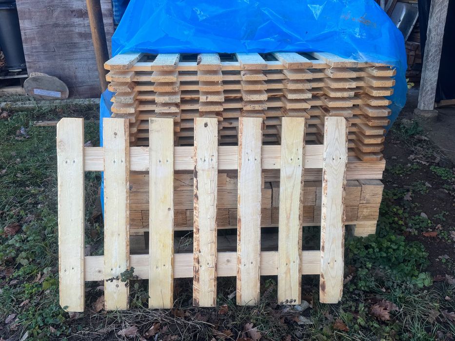 Дървено столче, маса, гега, ограда