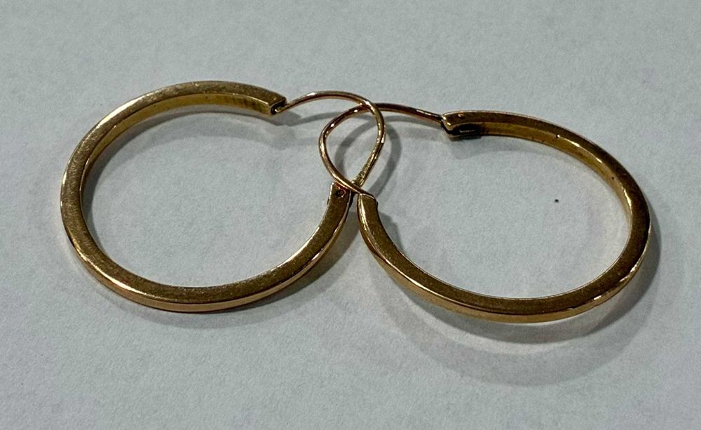 Продавам Златни обеци 3.8 грама 14 карата