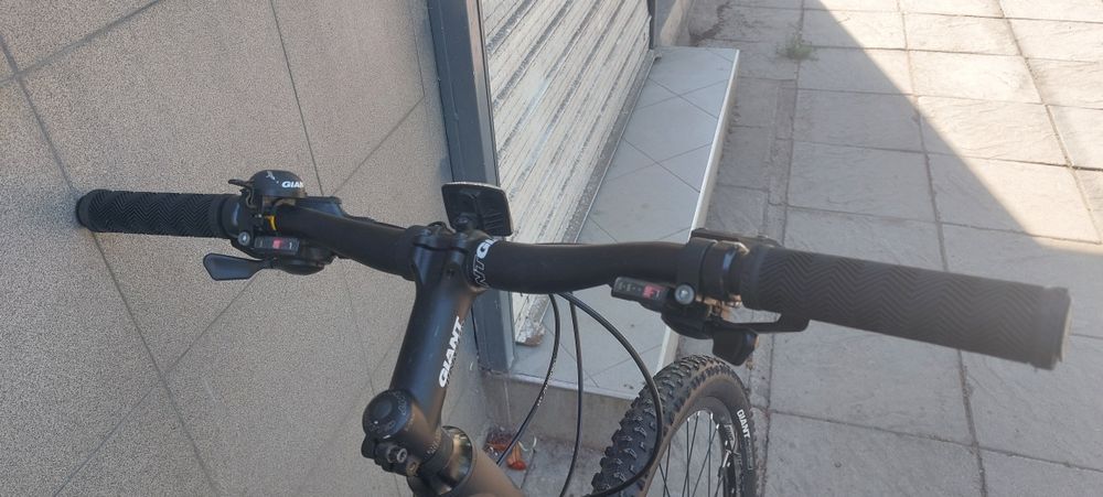 Продавам алуминиев байк Giant 27,5 цола, xl ра,мер