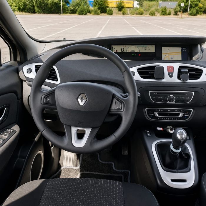 RENAULT Grand Scenic 2010 — imagine 3