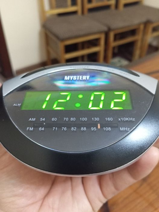 Радиоприёмник часы.
