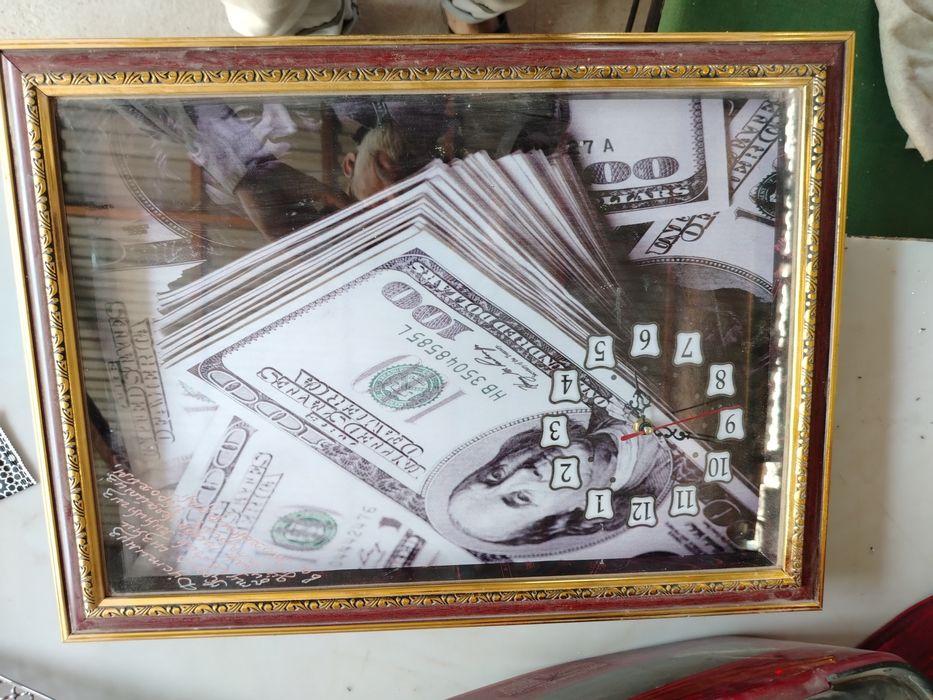 Соат сотилади доллар