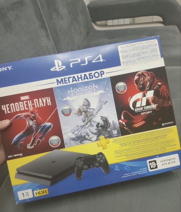 Продам PS4 в отличном состоянии. Есть торг