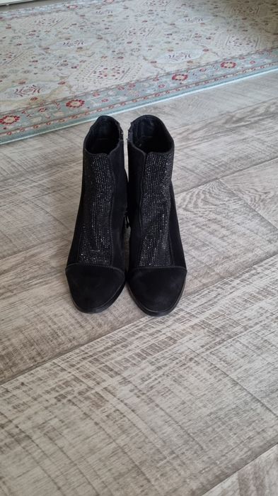 Продам кожаные полусапожки размер 34