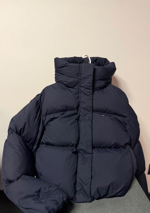 Пухено яке Tommy Hilfiger, размер XXS, подходящо и за XS.