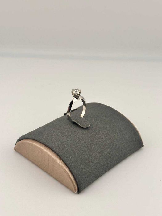 Кольцо с бриллиантом 0,8кт