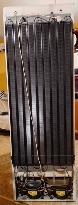 Хладилник Gorenje с долна фризерна част