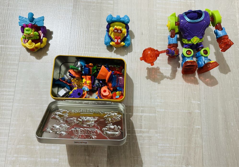 figurine - super things