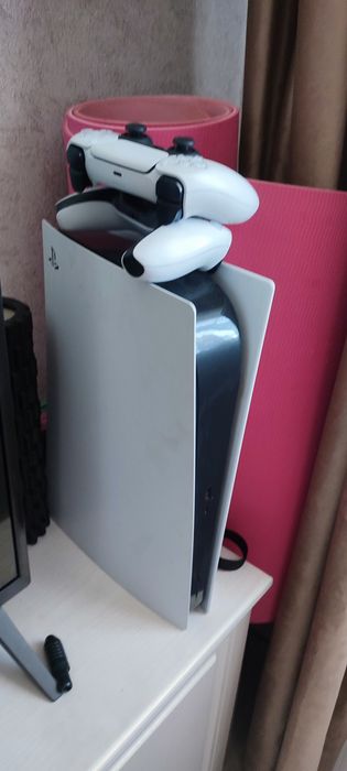 Продам Ps5 купил почти не играл
