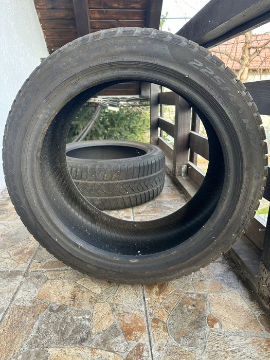 Vând jante aliaj cu anvelope de iarnă Pirelli