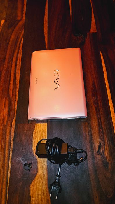 Лаптоп Sony Vaio - Розов
