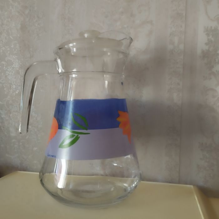 Кувшин с крышкой .