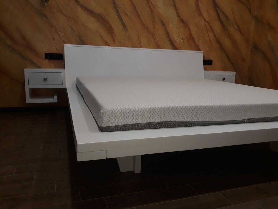 TRANSPORT GRATUIT.Pat matrimonial din lemn masiv cod 213