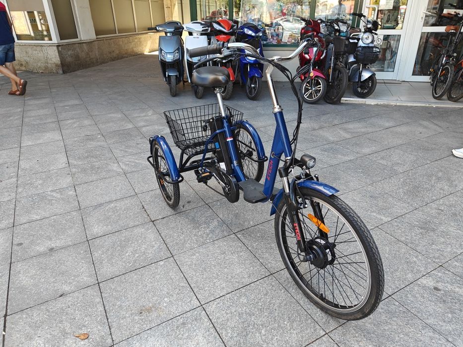 Tricicleta Electrica Z-Tech ZT-81, cu 3 Roti si Pedale, Motor 250W, Ac