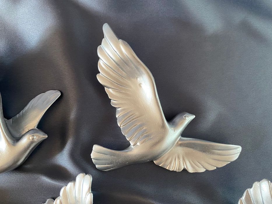 Панно на стену. Голуби