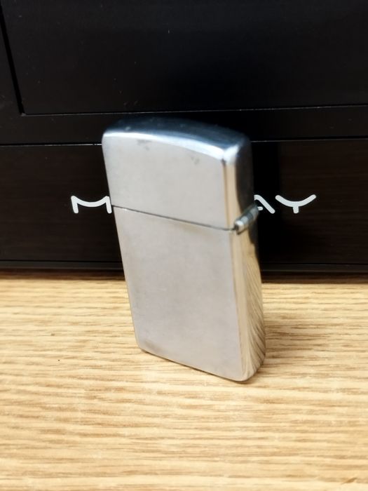 Brichetă Zippo Originală de Colecție – Anul 2000 (Cod XVI)