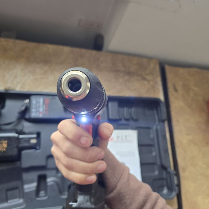 Шуруповерт батарейчный