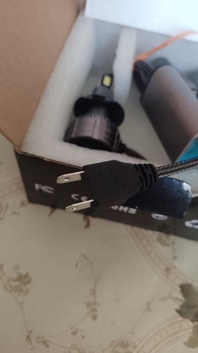 Vînd bec led far 76000 Km h7