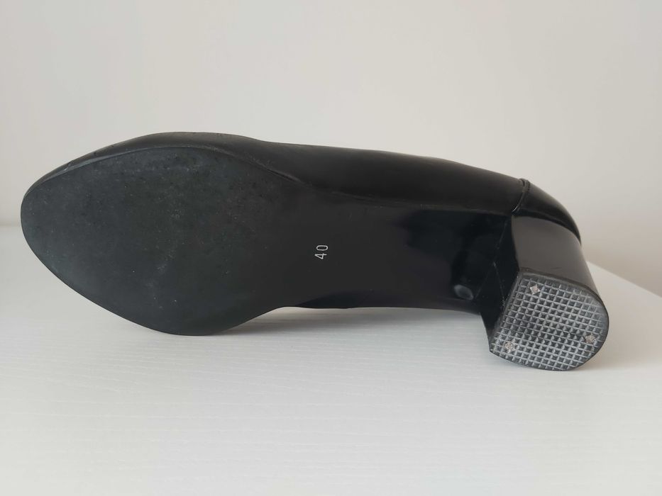 Елегантни черни обувки от естествена кожа