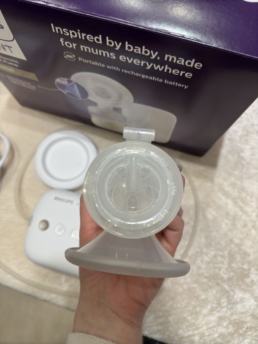 Помпа за кърма Philips Avent + контейнери за кърма