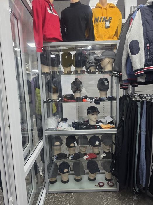 Продам ветрину из стекла и метала
