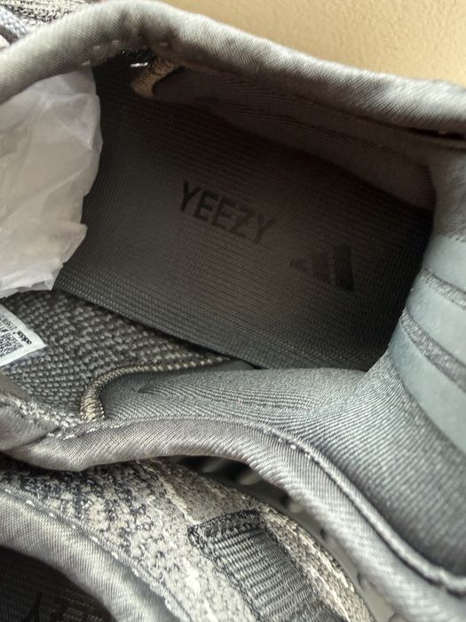 Yeezy 350 V2 (dark/salt)