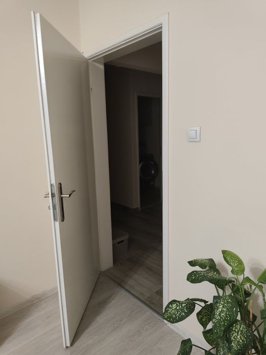 Продавам интериорни врати